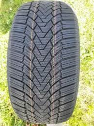 235/45R17 (97H) ILINK SNOWGRIPPER I Téli személy. A legolcsóbb gumiabroncsok az onlinegumi.startuzlet.hu autógumi webáruházból.